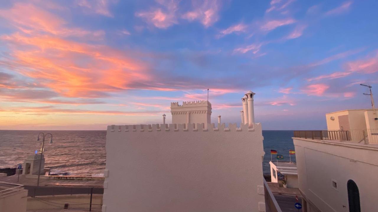 Sotto Il Faro Apartment Torre Canne Bagian luar foto
