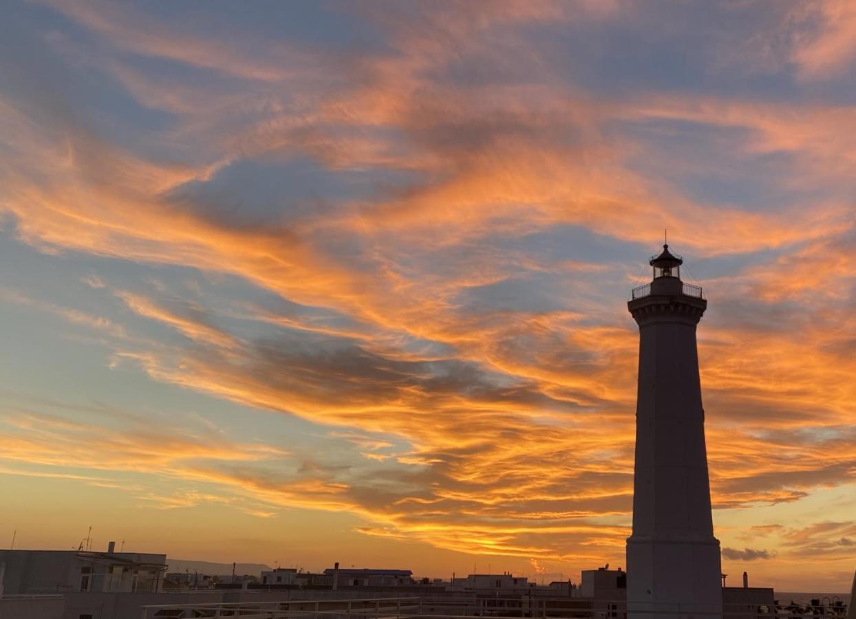 Sotto Il Faro Apartment Torre Canne Bagian luar foto